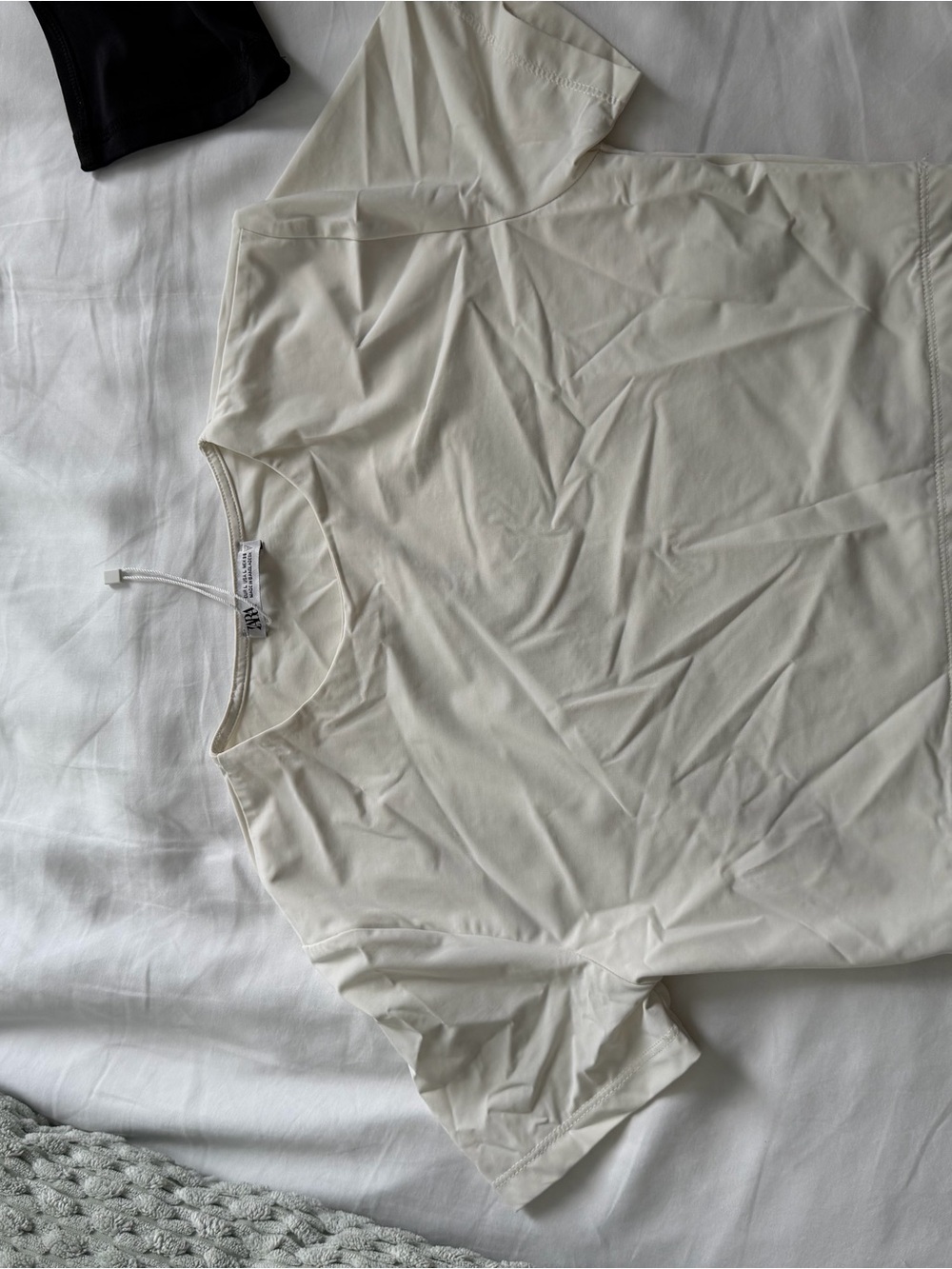 Zara Men's Short Sleeve Crew Neck T-Shirt in Off-White